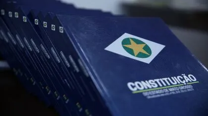 Coletiva com ministros do STF está confirmada para as 8h45 desta segunda-feira (18) O seminário “35 anos da Constituição de Mato Grosso” traz ao Plenário do Parlamento estadual os ministros Alexandre de Moraes, Flávio Dino e Gilmar Mendes
