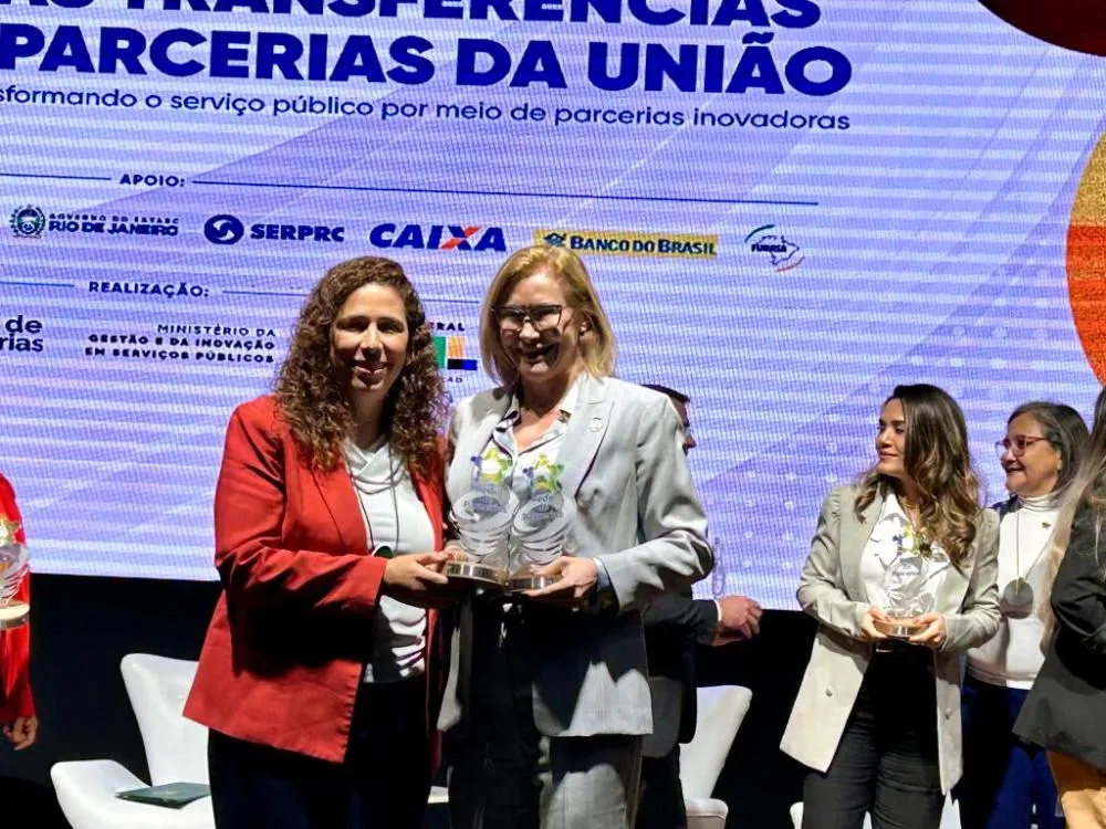 Placas foram entregues pela ministra da Gestão e da Inovação em Serviços Públicos, Esther Dwec, em reconhecimento pela atuação na avaliação da Gestão Pública