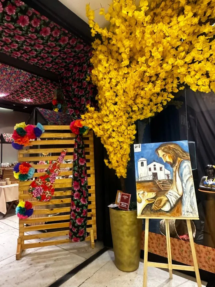 Feirinha Cuiabana celebra os 306 anos da capital com Flor Ribeirinha, mestre Alcides e oficina de pintura na terça (08)