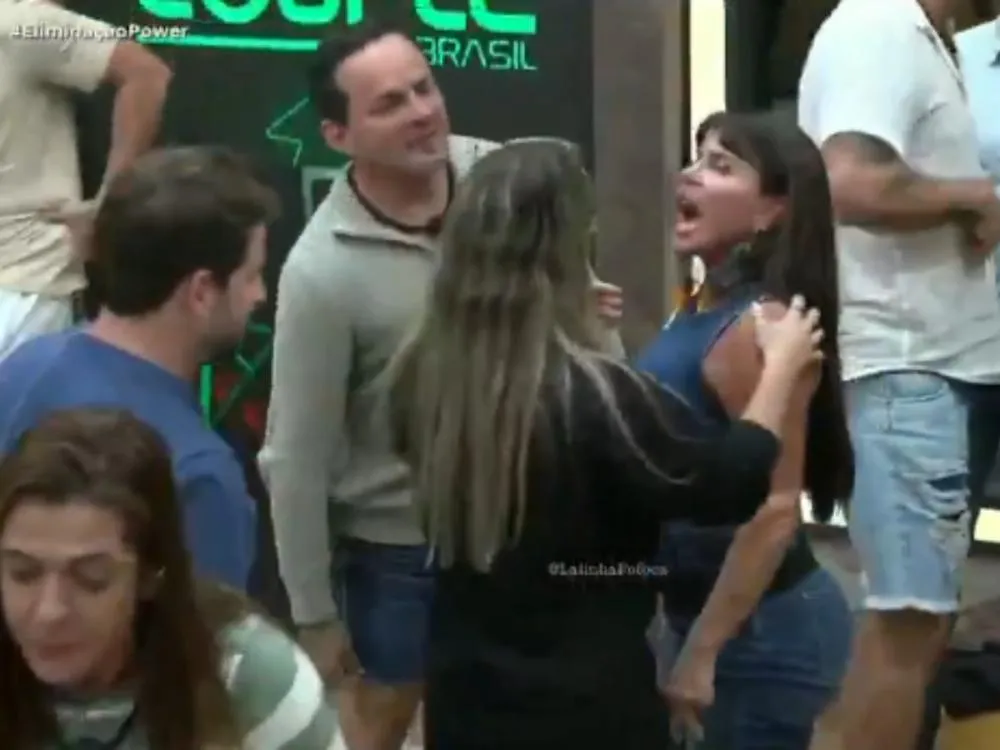 Gretchen ameaça deixar Power Couple após casal adversário ser salvo na primeira eliminação Vale lembrar que não é a primeira vez que a Rainha do Rebolado desiste de um reality show. Em 2012, ela bateu o sino após 39 dias confinada em “A Fazenda 5”