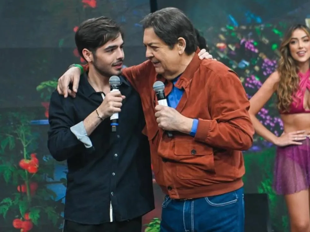 Filho de Faustão diz que exposição afastou o apresentador da rotina fora da TV João Silva revela que o apresentador se afastou da vida pública por causa do assédio da fama