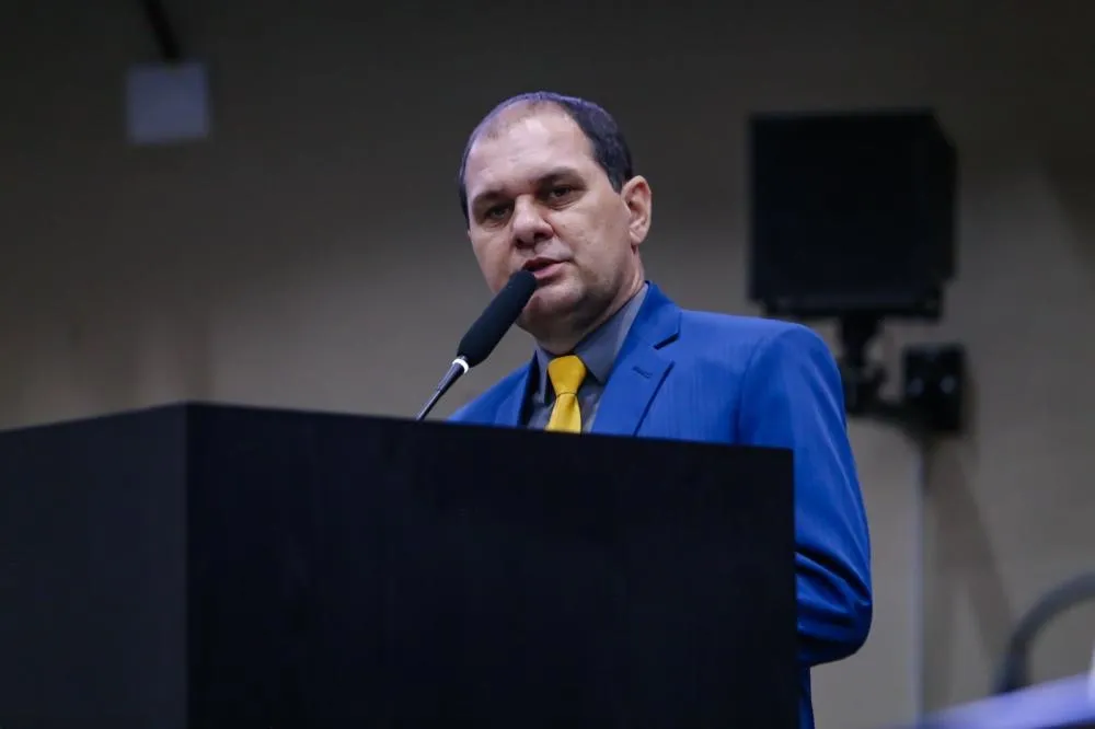Deputado Chico Guarnieri participa de homenagem aos 40 anos do Comec
