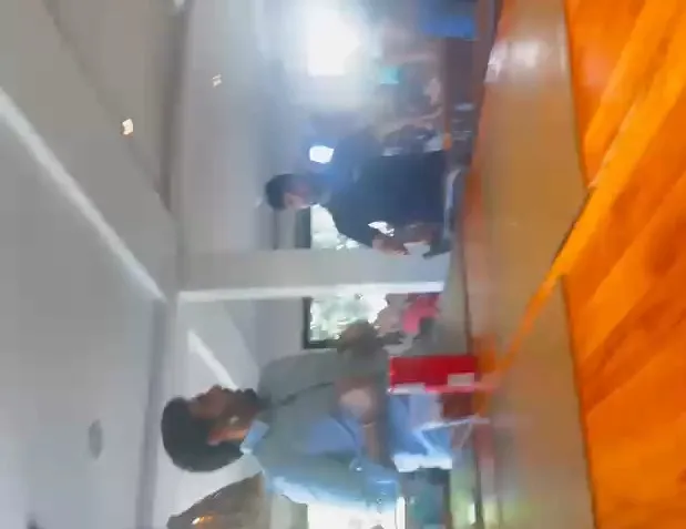 Cartorário que já foi afastado se envolve em briga corporal com advogado em restaurante de Cuiabá