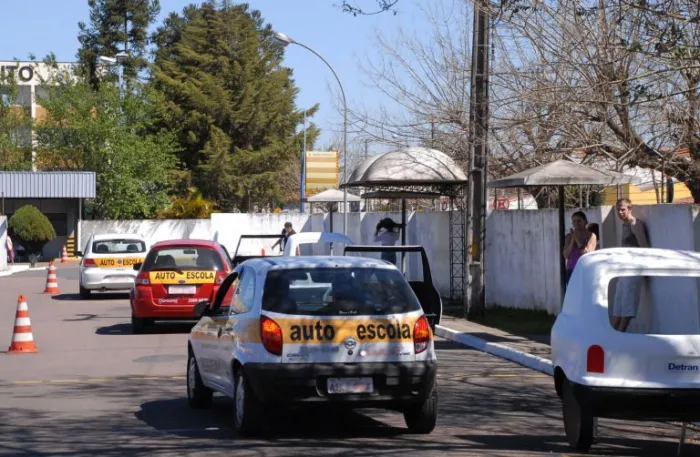 Comissão debate fim da obrigatoriedade de cursar autoescola para tirar carteira de motorista