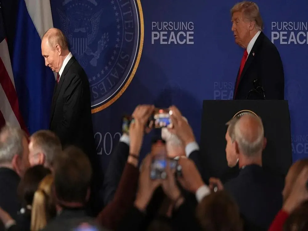 Trump afirma ter perdido Rússia e Índia para “sombria China” A fala do presidente dos Estados Unidos foi logo após a China realizar o maior desfile militar de sua história, na presença de Putin e Kim Jong-u