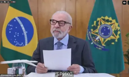 Lula critica “chantagem tarifária” em cúpula virtual do Brics Presidente acrescentou que sanções secundárias restringem a liberdade de fortalecer o comércio com outros países