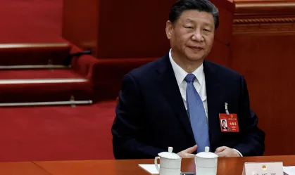 Xi Jinping reitera que abrirá setor de serviços da China ao comércio global “Vamos expandir a abertura de alto nível e nos alinharemos a regras econômicas do comércio internacional de alto padrão, acelerando programas piloto em zonas de comércio livre”, afirmou