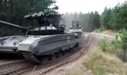 Rússia e Belarus fazem exercício militar perto de fronteira com a Polônia Operação foi agendada antes de drones russos invadirem o espaço aéreo polonês no início da semana
