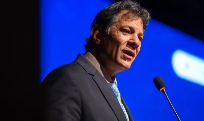 Haddad diz que queda do dólar deve levar a corte nos juros pelo BC Ministro da Fazenda afirma que ciclo de recuos da Selic deve ocorrer nos próximos meses