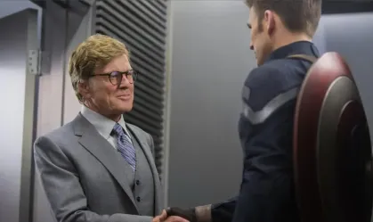 Último filme de Robert Redford foi “Vingadores: Ultimato” em 2019; confira Cena acontece em um saguão da Torre Stark durante uma viagem no tempo