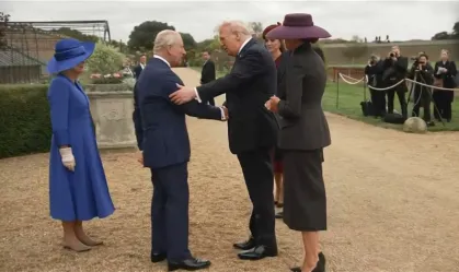 Trump e Melania chegam ao Castelo de Windsor em visita ao Reino Unido Presidente dos Estados Unidos foi convidado pessoalmente pelo monarca para segunda viagem ao país