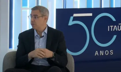 Vamos ter dividendo relevante pago no início de 2026, diz CEO do Itaú Milton Maluhy afirmou que não há meta de dividendos, mas haverá nova distribuição adicional por conta dos resultados positivos do banco