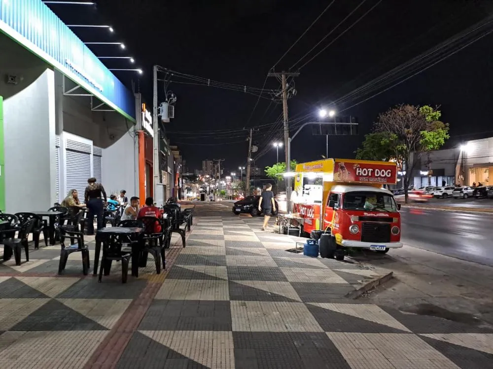 REI DO HOT-DOG SEM MIS&Eacute;RIA: A HIST&Oacute;RIA DE RESILI&Ecirc;NCIA E SABOR NA FERNANDO CORR&Ecirc;A