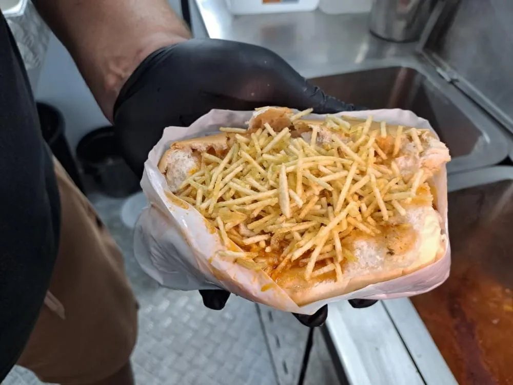 REI DO HOT-DOG SEM MIS&Eacute;RIA: A HIST&Oacute;RIA DE RESILI&Ecirc;NCIA E SABOR NA FERNANDO CORR&Ecirc;A