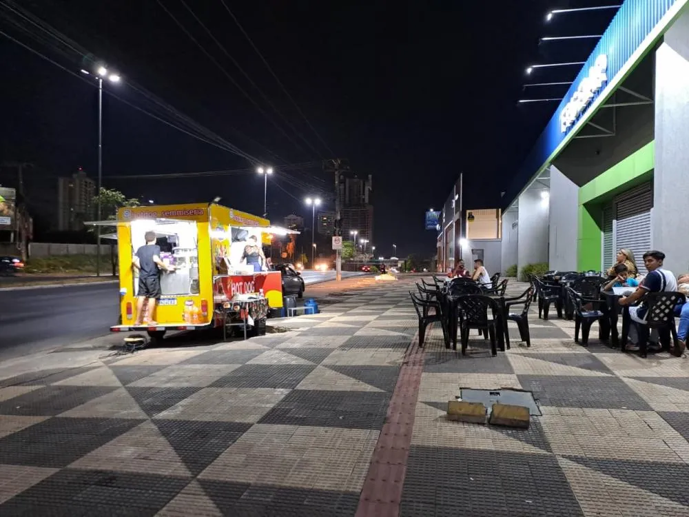 REI DO HOT-DOG SEM MIS&Eacute;RIA: A HIST&Oacute;RIA DE RESILI&Ecirc;NCIA E SABOR NA FERNANDO CORR&Ecirc;A