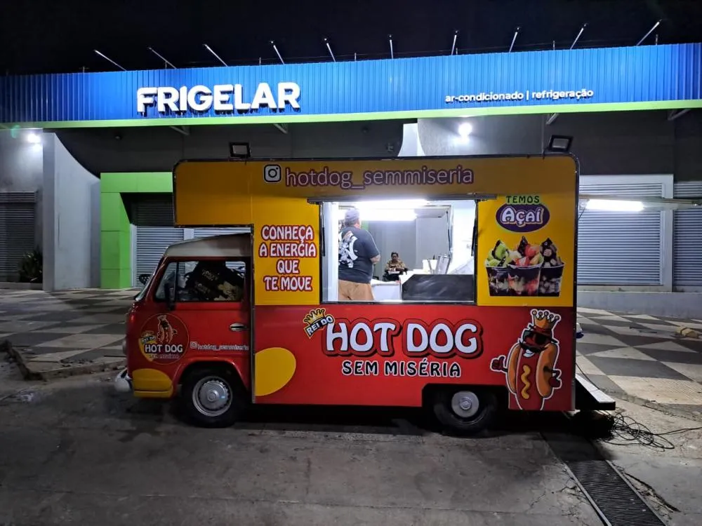 REI DO HOT-DOG SEM MIS&Eacute;RIA: A HIST&Oacute;RIA DE RESILI&Ecirc;NCIA E SABOR NA FERNANDO CORR&Ecirc;A