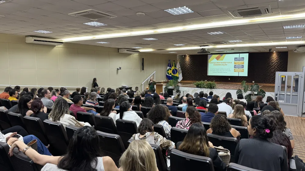 Professores certificados em Círculos de Construção de Paz reforçam ambiente escolar mais humanizado