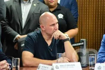 DURANTE VIAGEM AOS EUA Abilio diz que ausência de até 15 dias não obriga posse da vice e nega resistência a Vânia assumir