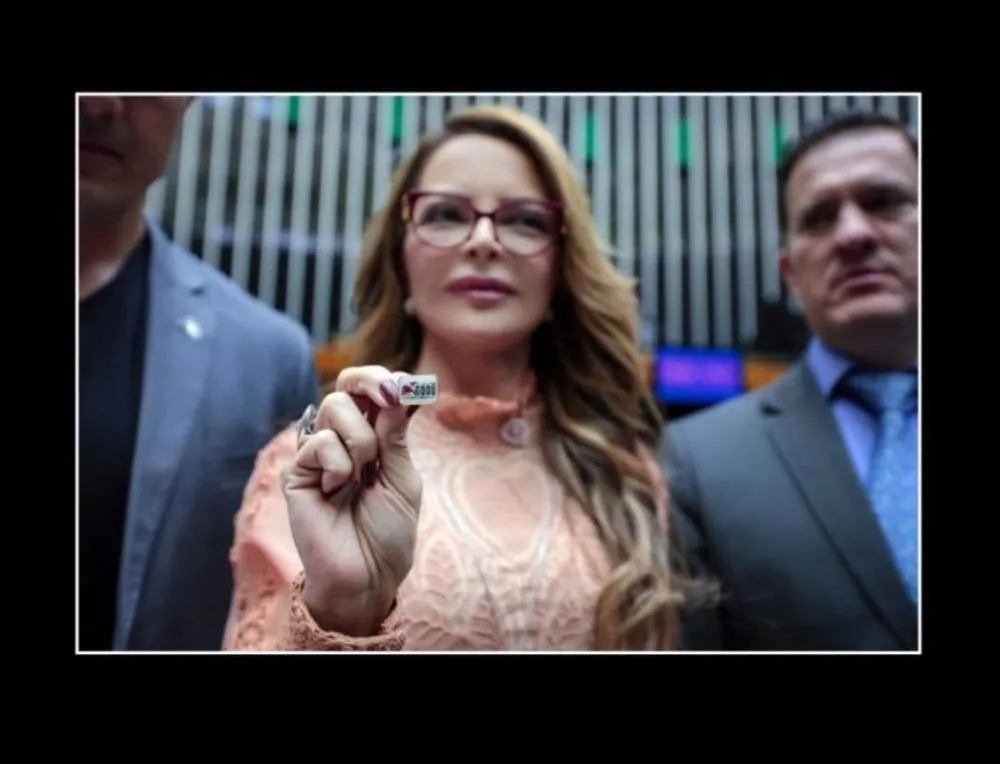 Primeira - dama de MT recebe a maior homenagem paradesportiva ‘A Better World Through Ju-Jitsu’ do austríaco Christian Horvath