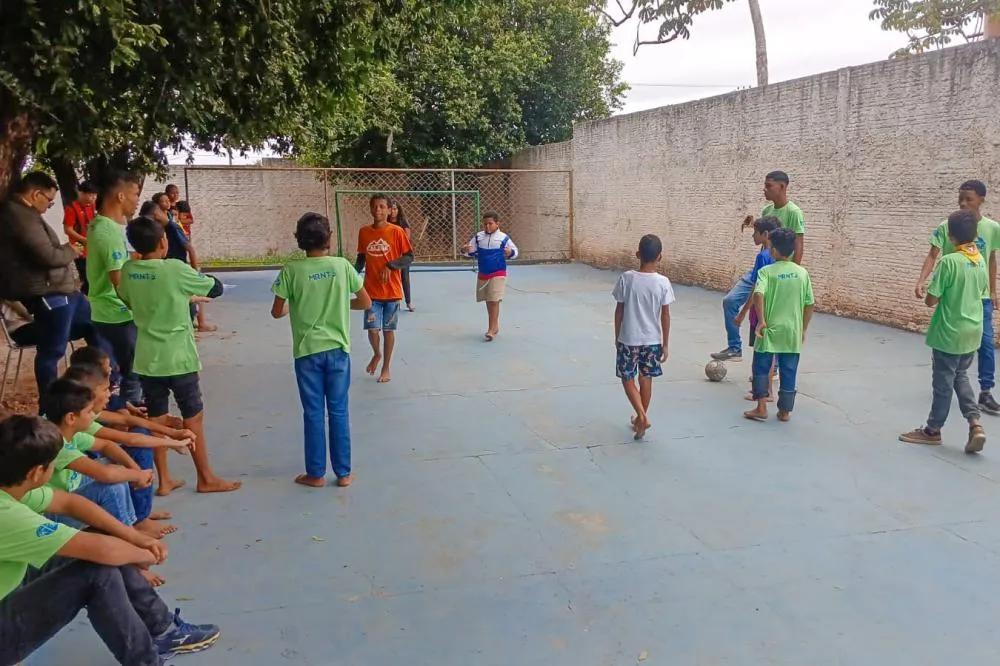 Escola Municipal e Igreja Adventista se unem para fortalecer parceria e realização de ação social