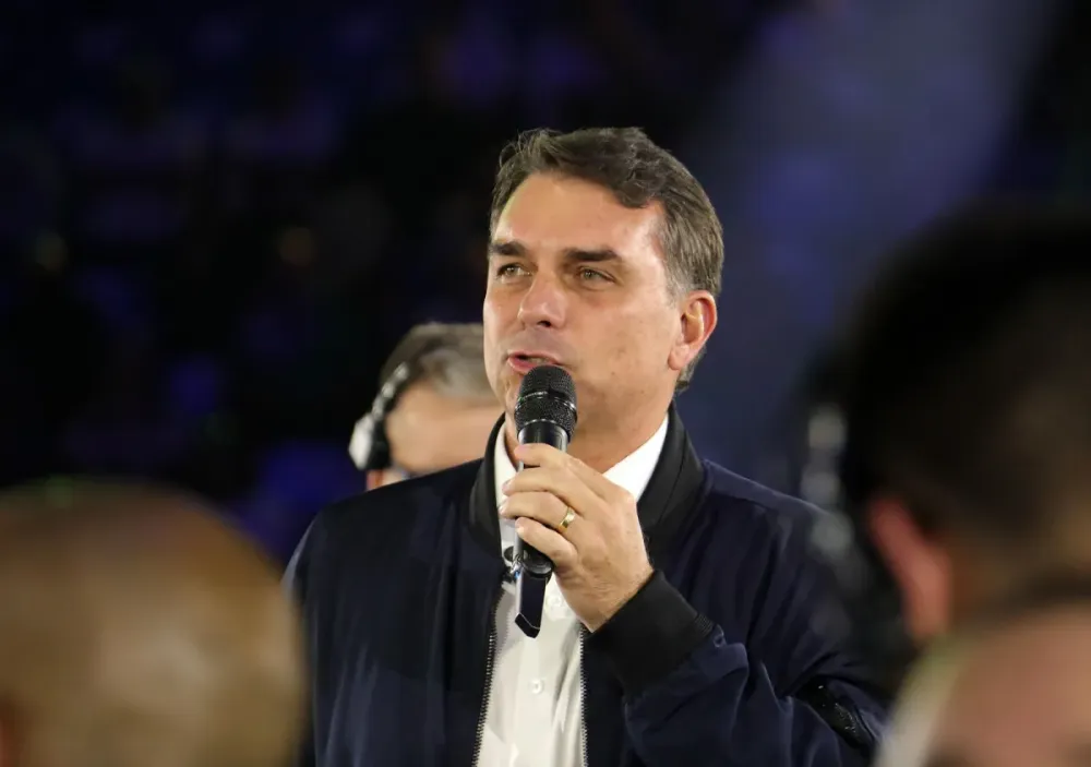 O senador e candidato à Presidência Flávio Bolsonaro (PL-RJ) durante a convenção que oficializou a candidatura à reeleição do governador de São Paulo, Tarcísio de Freitas (Republicanos) • ESTADÃO CONTEÚDO