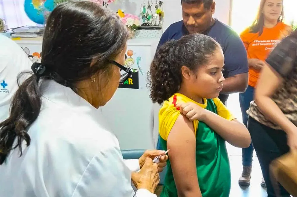 Vacinação nas escolas atualiza caderneta de crianças de 4 a 10 anos em VG
