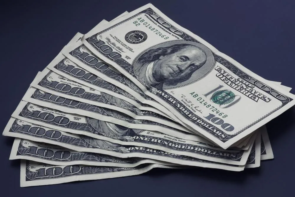 Dólar recua 0,25% com possível acordo de cessar-fogo entre EUA e Irã