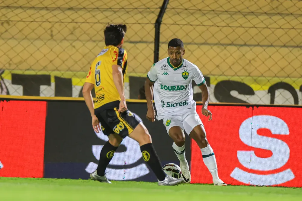Cuiabá sai na frente mas fica só no empate diante do líder Novorizontino
