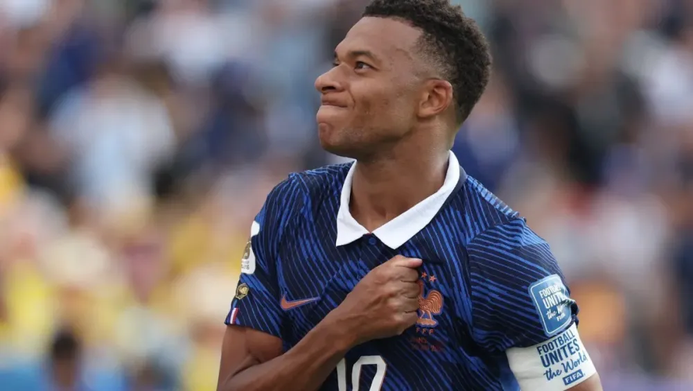 Zidane estreia na França, e Mbappé destaca relação antiga com técnico • Divulgação/Mbappé