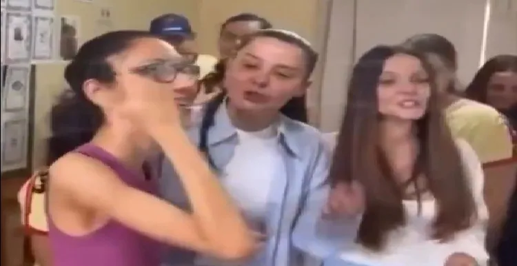 Multidão acompanha retorno de Maiara e Maraisa à cidade de MT onde cantaram pela primeira vez