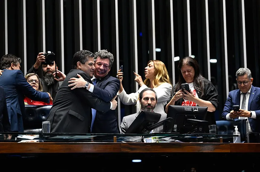 Senado aprova fim da escala 6x1 