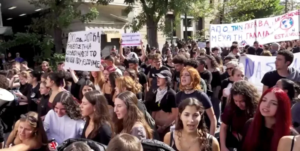 Estudantes gregos protestam contra as condições na educação e o custo de vida • REUTERS
