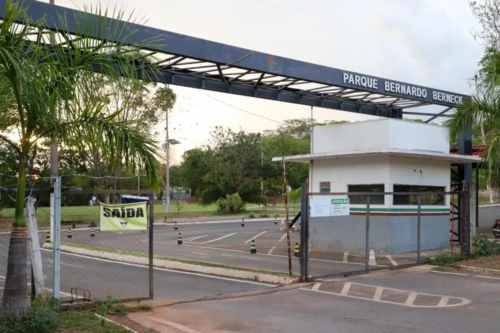 Flávia Moretti sanciona lei que oficializa Parque Bernardo Berneck e reforça proteção ambiental