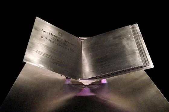 União reorganiza Livro dos Heróis e Heroínas da Pátria O livro está depositado no Panteão da Pátria, na Praça dos Três Poderes, em Brasília