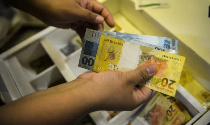 Mercado financeiro eleva previsão da inflação de 4,39% para 4,5%Projeção de expansão da economia está em 3,05% este ano, diz BC