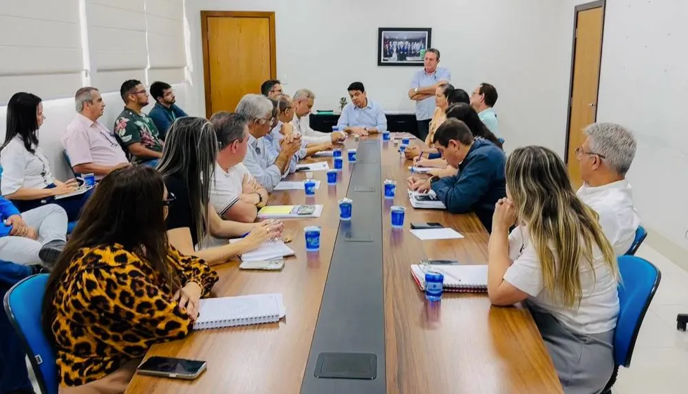 EQUIPES DE TRANSIÇÃO SE REÚNEM E PRIMEIROS DOCUMENTOS SÃO OFICIALMENTE ENTREGUES